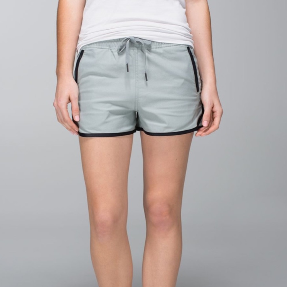 Lululemon Varsity Short Earl Grey / Black